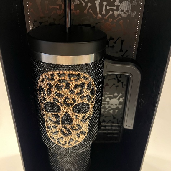 New … Hydrapeak black rhinestone skull water bottle, coffee cup Limited edition - Picture 6 of 7